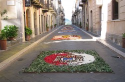Infiorata del Corpus Domini lungo il Corso Umberto I - Comune di Castroreale