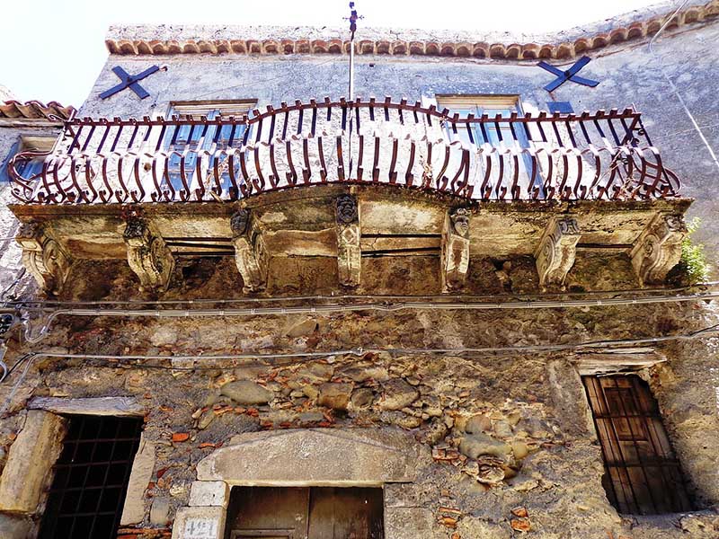 Comune della Sicilia - San Pier Niceto -  Balcone antico