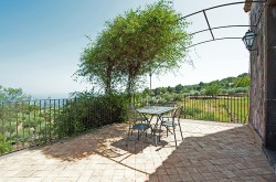 Foto della terrazza dell'agriturismo in Sicilia Case Perrotta