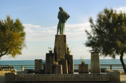 Foto del comune della Sicilia  Pozzallo - Monumento San Giovanni Battista