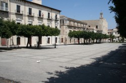 Piazza Cavour e castello dei Chiaramonte del comune della Sicilia - Favara